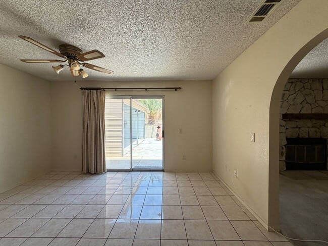Building Photo - 3 Bedroom 2 Bathroom House with 2 Car Garage Located in Lenwood