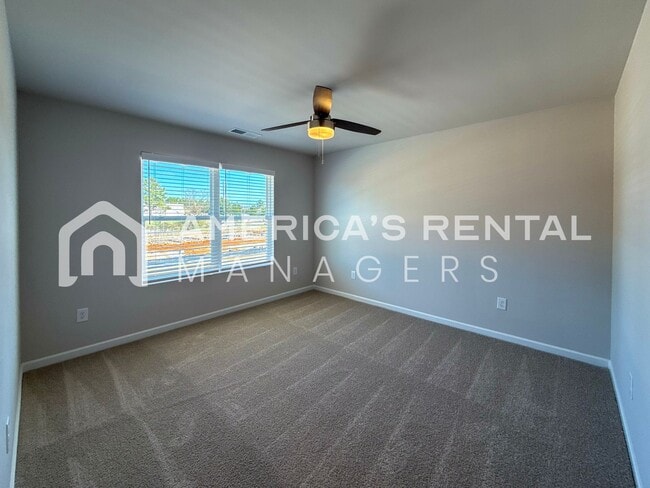 Building Photo - Escape to Lakeside Living in Lincoln! View with 48 Hours Notice!  DEPOSIT PENDING!!