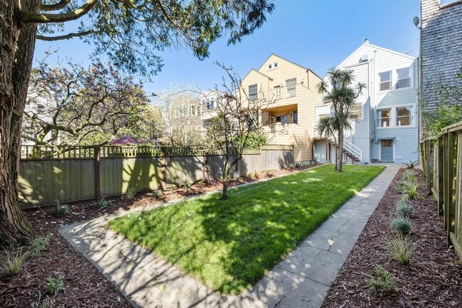 Building Photo - 123 10th Ave