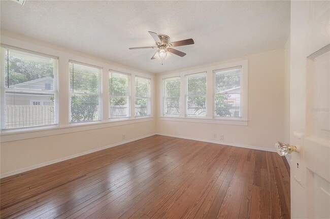 Building Photo - 2517 Oakdale St S