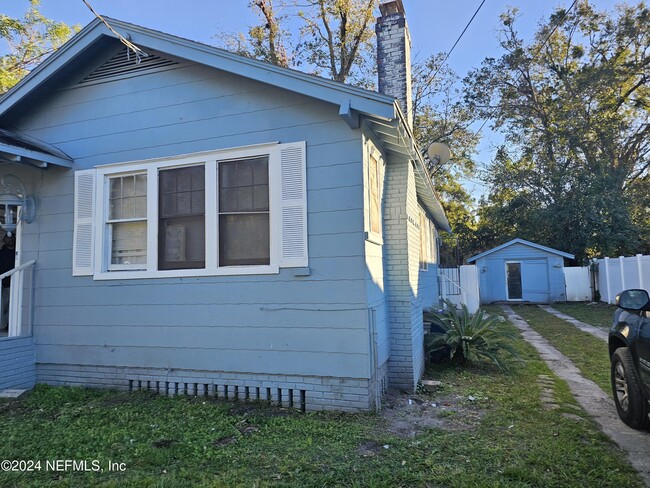 Building Photo - 1192 W 12th St