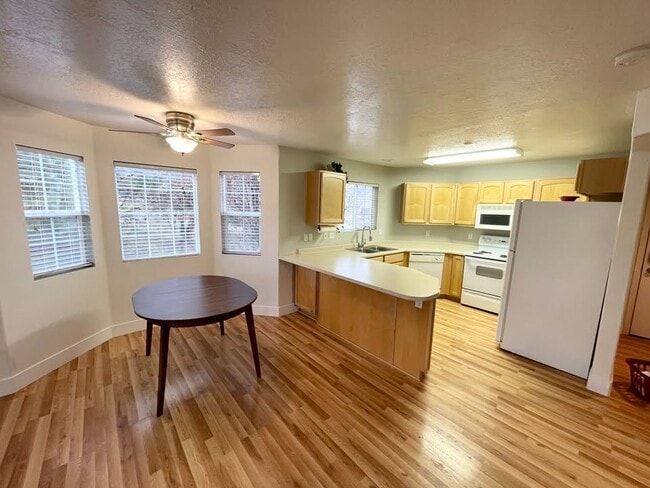 Building Photo - 2123 Morning Star Dr