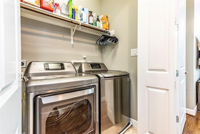 Building Photo - 2510 Chenevert St