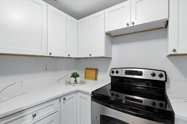 Building Photo - 197 8th St