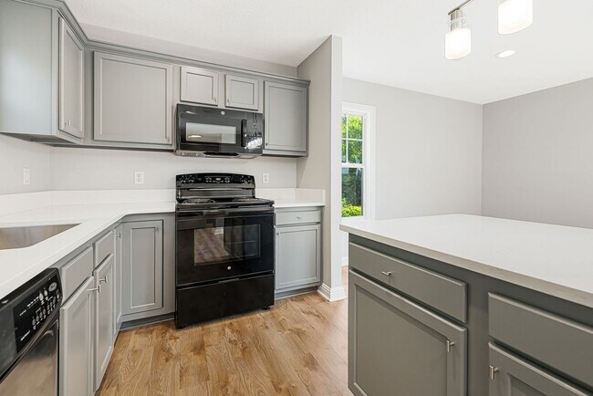 Building Photo - Newly Renovated 3-Bedroom Home with Modern...