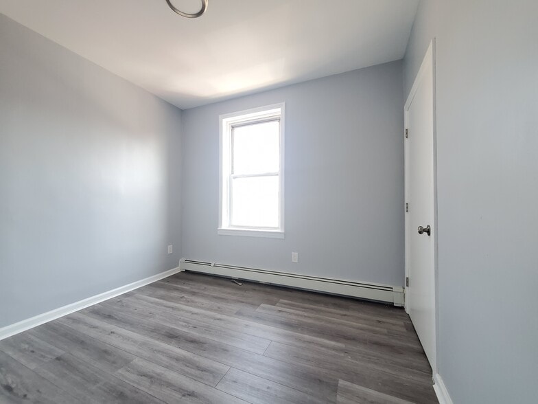 Unit 3 - 646 Kennedy Blvd