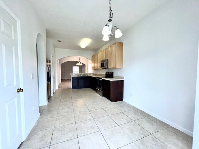 Building Photo - Remodeled Kitchen!! Wonderful Avalon Park-...