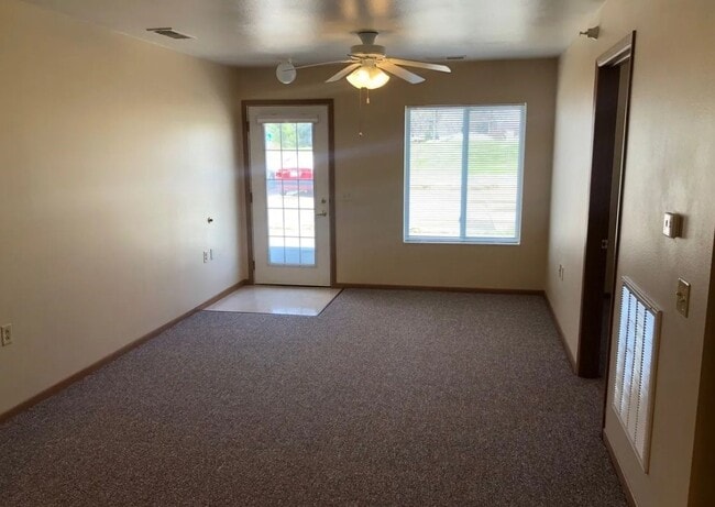 Building Photo - 2003 Cedar St