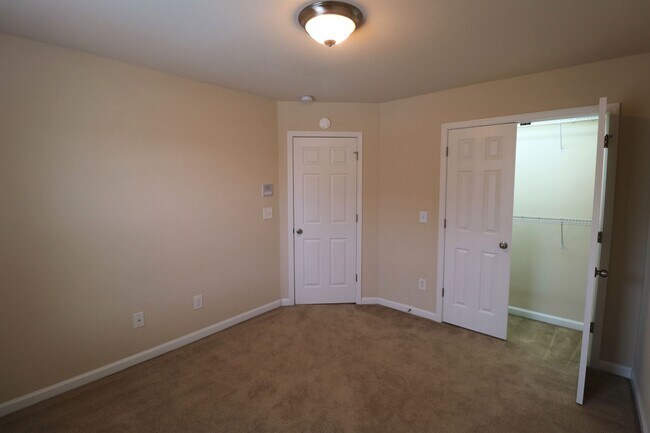 Building Photo - 982 Silver Leaf Dr