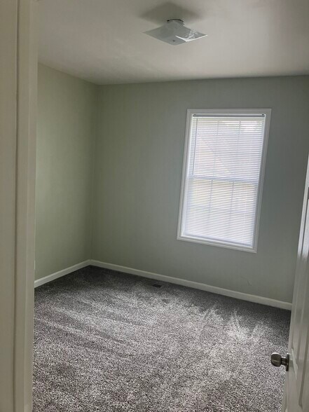 Building Photo - 1223 College Heights Dr
