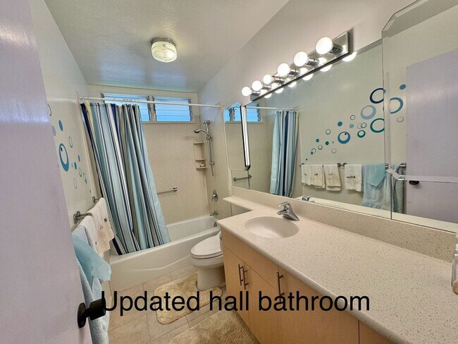 Building Photo - Newtown Estates, 3 bdrm, 2 bath, 2 car enc...