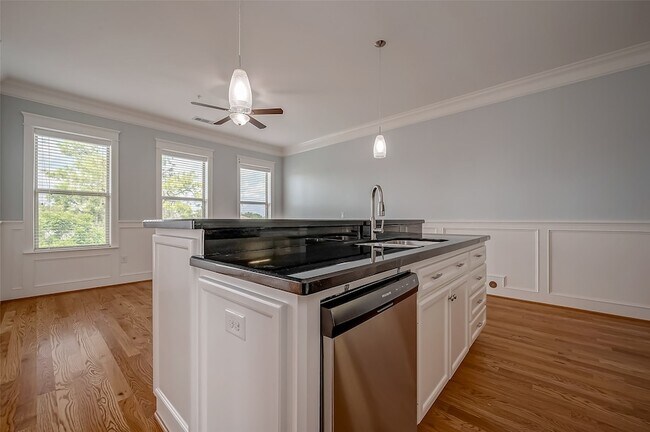 Building Photo - 2802 Morrison St