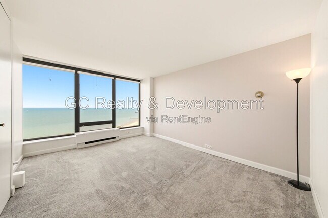 Building Photo - 5445 N Sheridan Rd