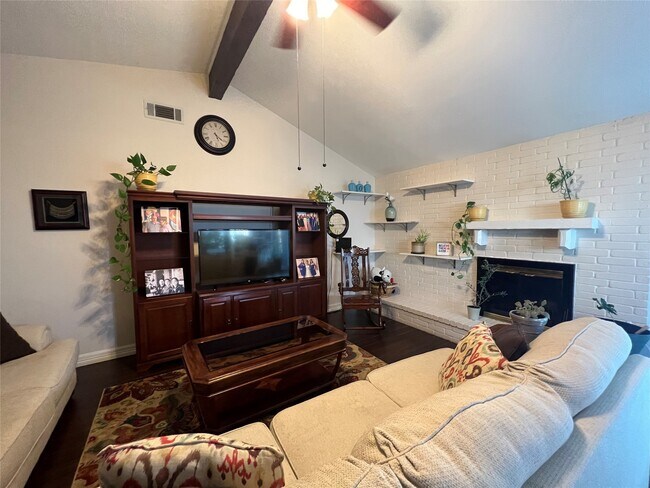 Building Photo - 13650 Cherrydown St