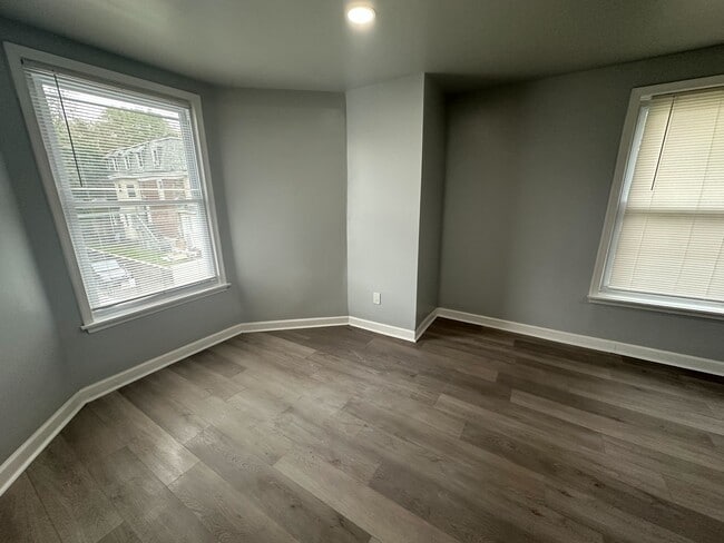 Building Photo - 529 Brinton St