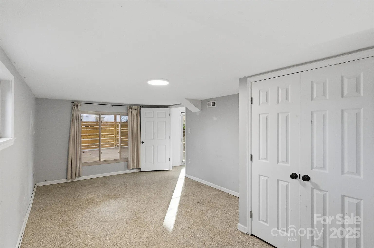 Building Photo - Room in House on Cox Mill Rd