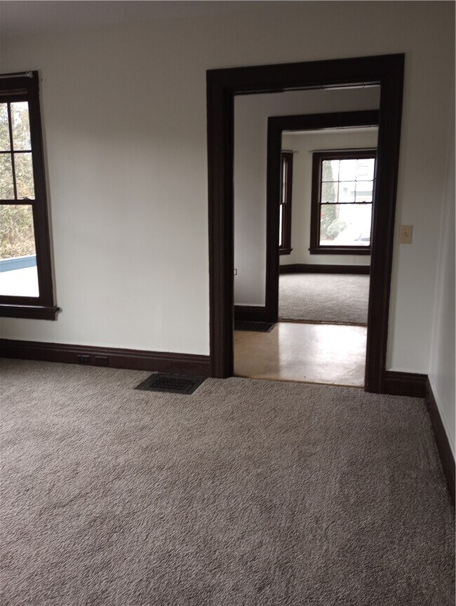 Building Photo - 362 W Gray St