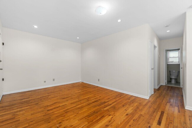 Building Photo - 239 Crescent Ln