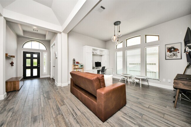 Building Photo - 2206 Forest Trace Ln