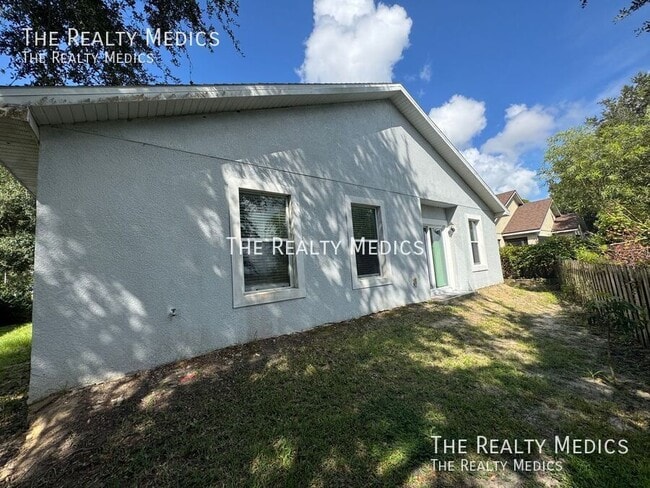 Building Photo - 226 Haversham Rd