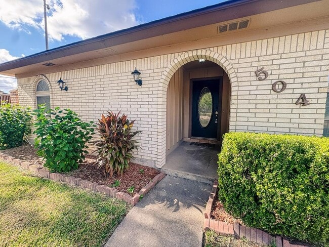 Building Photo - 504 Berkshire Ln