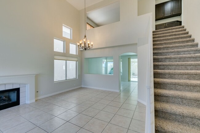 Building Photo - Immaculate 3 bedroom house with a Loft in ...