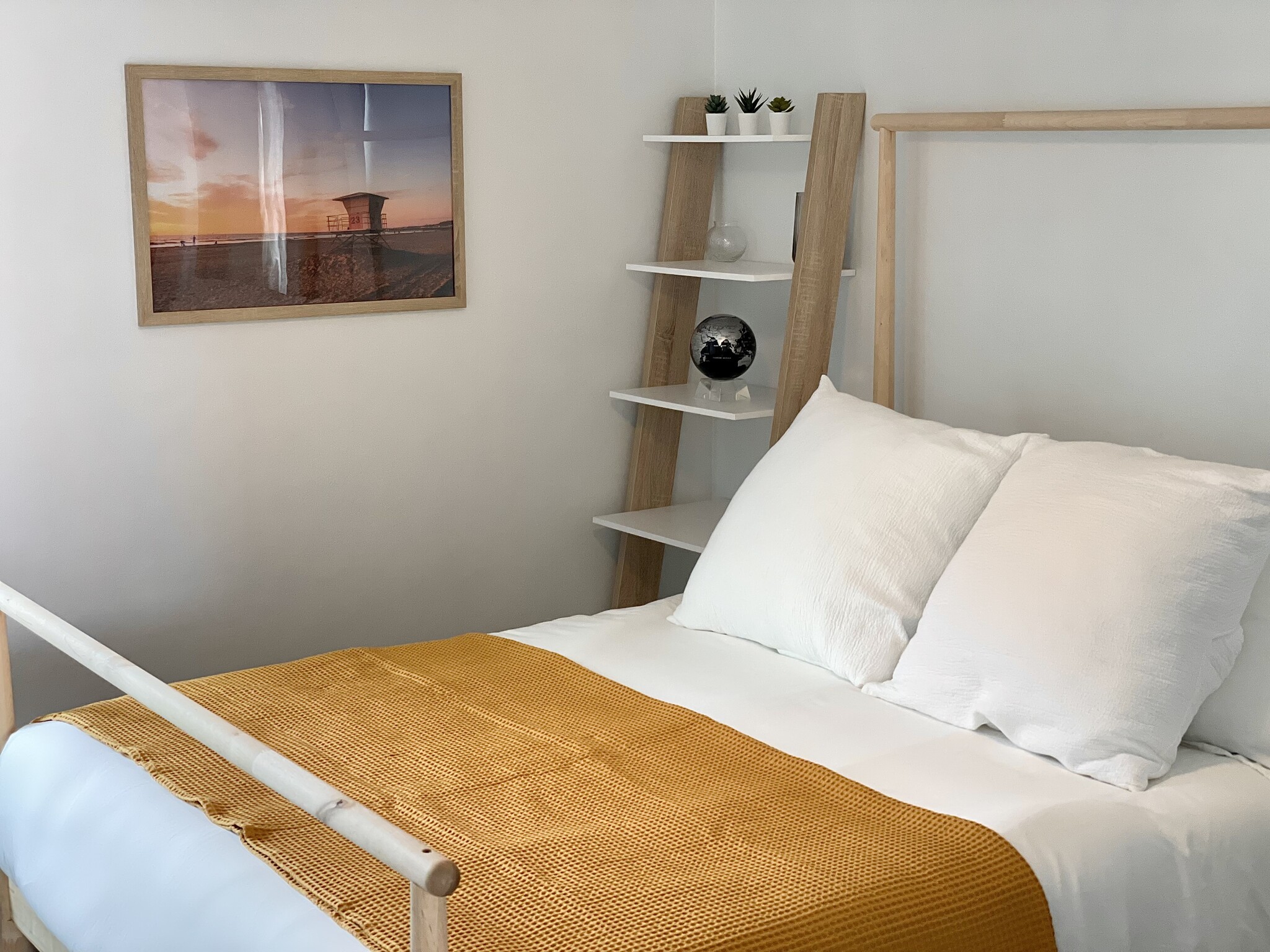 Building Photo - 2152 Oliver Ave