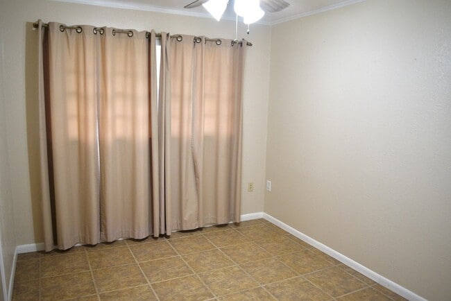 Building Photo - 1205 Royalty Ave
