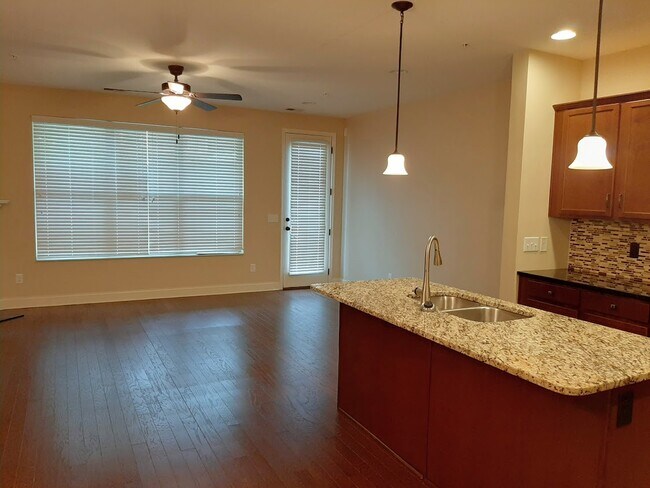 Building Photo - 105 Ambassador Private Cir