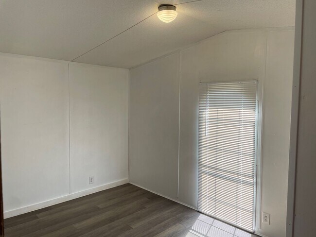 Building Photo - 3 BED, 2 BATH MOBILE HOME