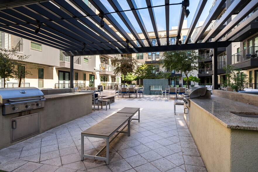 Building Photo - 555 N College Ave