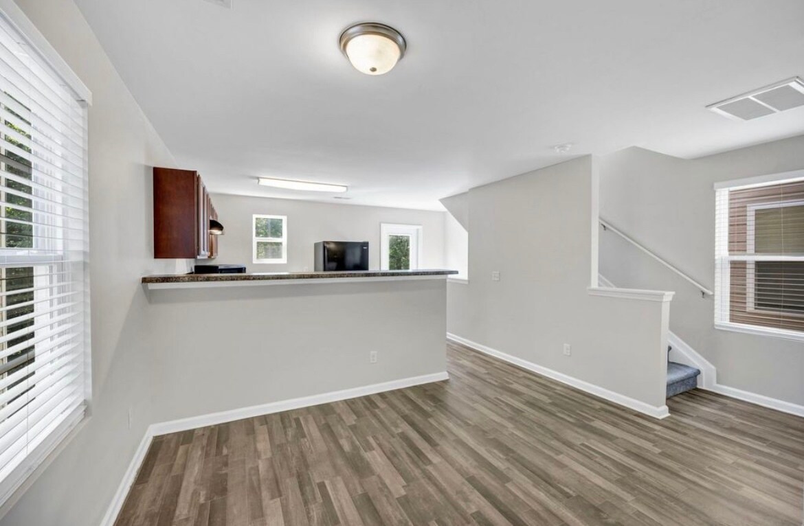 Building Photo - 112 Tybo Dr