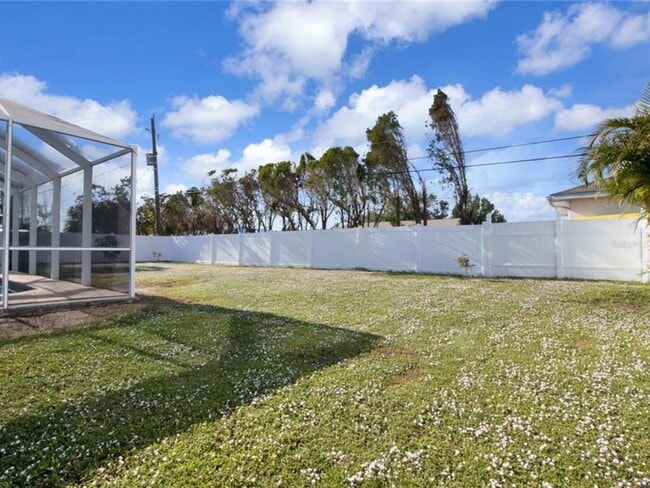 Building Photo - 2429 Ivanhoe St