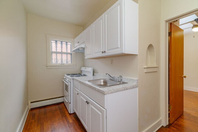 Building Photo - Acequia Madre -452