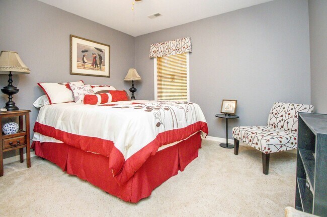 Building Photo - 3 bed, 2.5 bath Duplex