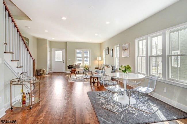 Building Photo - 92 Grove St