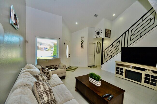 Building Photo - 3330 Beran Dr