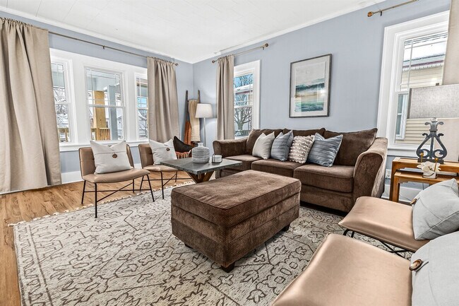 Building Photo - 419 S Kenwood Ave