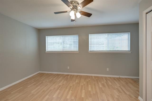 Building Photo - 5320 Lovell Ave