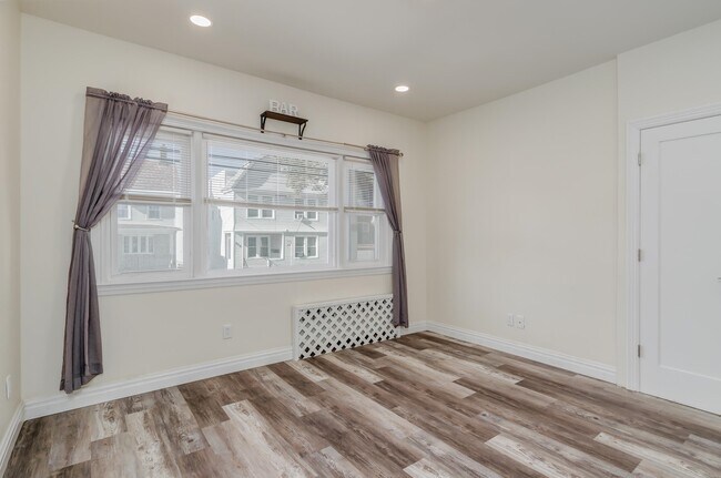 Building Photo - 232 Pearsall Ave