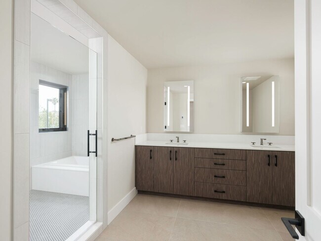 Building Photo - 2677 State St