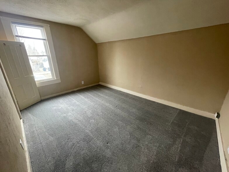 Building Photo - 633 S 16th St