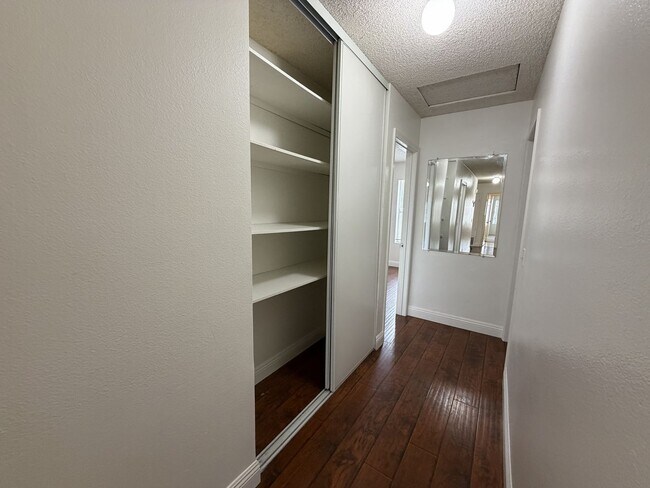 Building Photo - 560 S Quince Ave