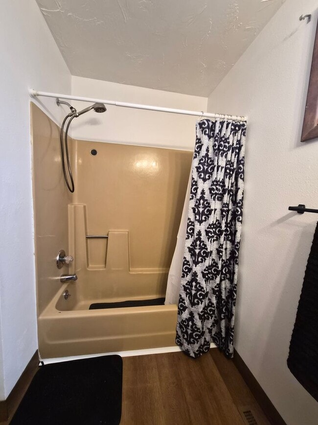 Building Photo - 527 N Franklin St