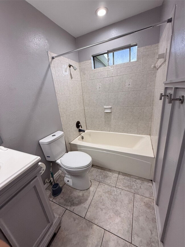 Building Photo - 16118 Alden Ridge Dr