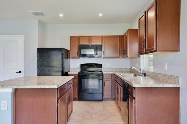Building Photo - Effortless Living in a Modern 3-Bed Home w...