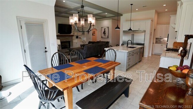 Building Photo - 12912 S 6th St