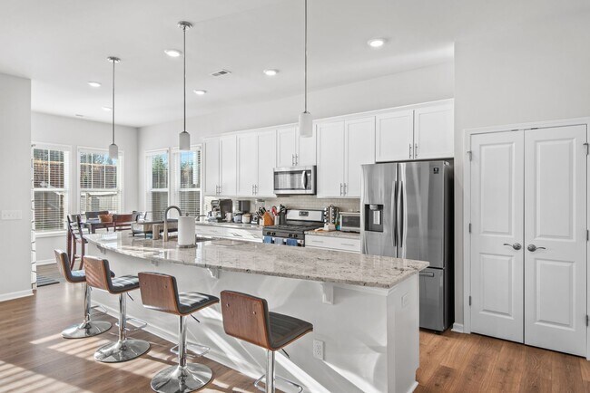 Building Photo - Stunning 4 Bed, 3 Bath Home in Durham!