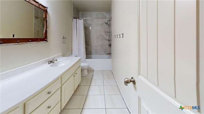 Building Photo - 2703 Tara Dr