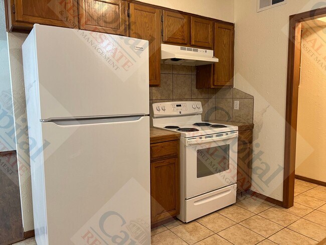 Building Photo - 1322 Glen Oaks Ct